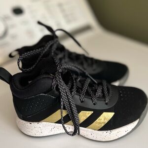 Little Boys Adidas - Cross ‘Em Up 5 Wide Width Basketball Shoes